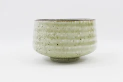 Hamburger Teespeicher Matchaschale (Chawan), hellgrün-weiß glasiert New