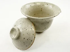 Hamburger Teespeicher Shiboridashi von Ninah Kim, ca. 130 ml, glasiertes Steinzeug Best