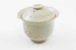 Hamburger Teespeicher Shiboridashi von Ninah Kim, ca. 130 ml, glasiertes Steinzeug Best