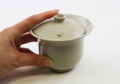 Hamburger Teespeicher Shiboridashi von Ninah Kim, ca. 180 ml, glasiertes Steinzeug Fashion