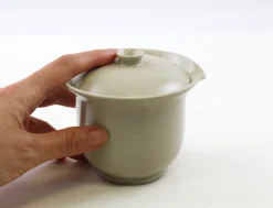 Hamburger Teespeicher Shiboridashi von Ninah Kim, ca. 200 ml, glasiertes Steinzeug Best