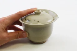 Hamburger Teespeicher Shiboridashi von Ninah Kim, ca. 130 ml, glasiertes Steinzeug Online